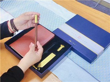 文創(chuàng)禮品定制：秋韻套裝藍色禮盒，企業(yè)定制的優(yōu)雅之選