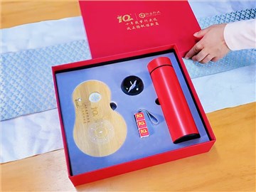 仁達(dá)物流定制周年紀(jì)念品：紅色禮盒，實(shí)用與創(chuàng)意的完美結(jié)合