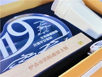 消防定制活動紀(jì)念禮品：白色禮盒，實用性與紀(jì)念價值的完美結(jié)合
