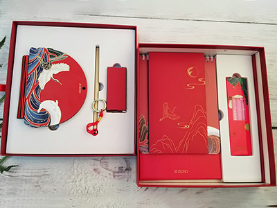 公司年會(huì)活動(dòng)禮品還不會(huì)定制？來(lái)看看一創(chuàng)公司的年會(huì)活動(dòng)禮品