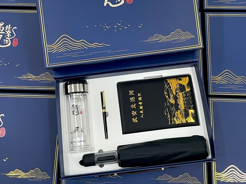 城市建筑的紀(jì)念禮品如何定制？武安北洺河的藍(lán)色禮盒藏著建筑溫度