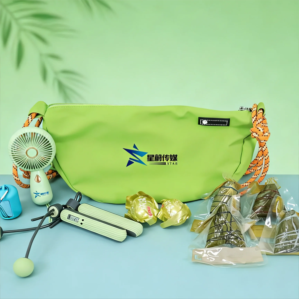 端午活力禮盒 青檸綠斜挎包風(fēng)扇跳繩粽子套裝 企業(yè)定制 logo 伴手禮 (2).png