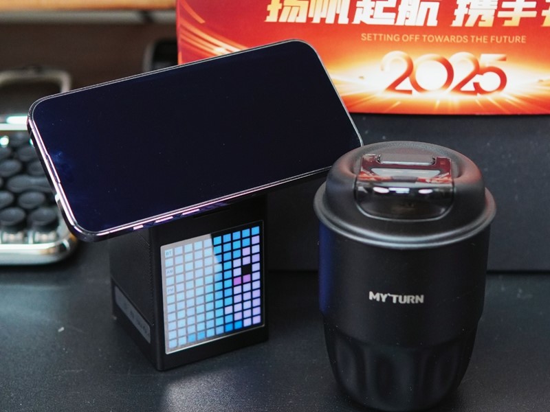 2025-05-27_16.46.34_W未來(lái)主義創(chuàng)意禮品_被夸麻了_2025超實(shí)用科技感拉滿的商務(wù)禮盒_4_副本.jpg