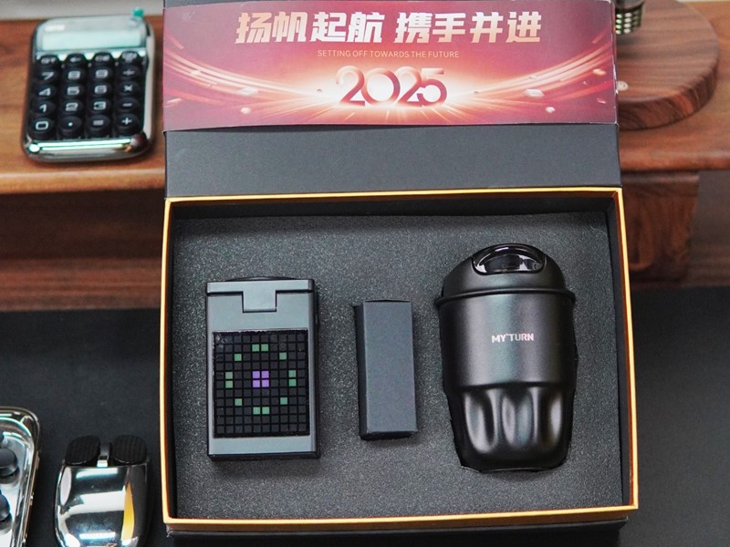 2025-05-27_16.46.34_W未來(lái)主義創(chuàng)意禮品_被夸麻了_2025超實(shí)用科技感拉滿的商務(wù)禮盒_2_副本.jpg